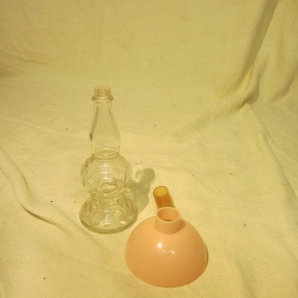 VTG PRESSED GLASS BOTTLE MADE TO LOOK LIKE OLD FASHIONED LAMP WITH SHADE - Picture 4 of 6